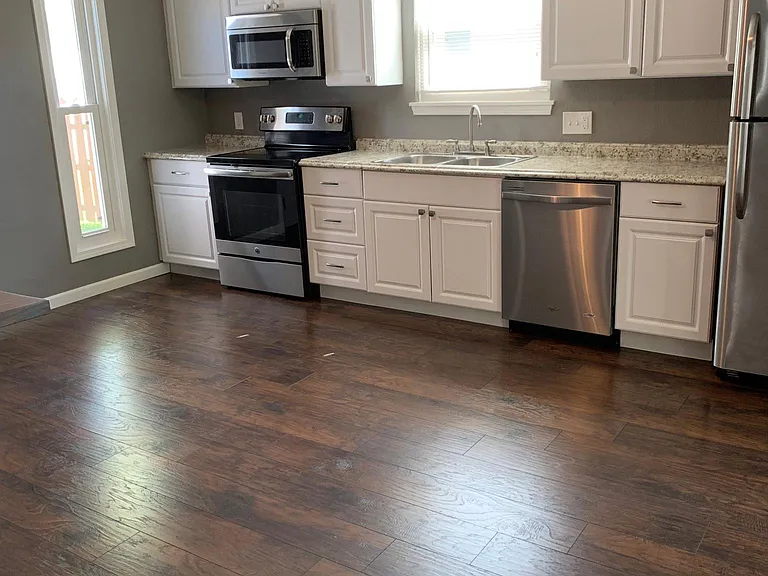 906 E Hanover St — Photo 8