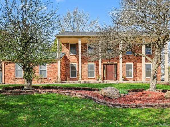5040 Patrick Rd, West Bloomfield, MI 48322