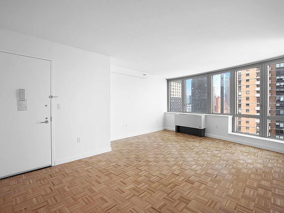 5th image of 360 W 43rd St APT S8d