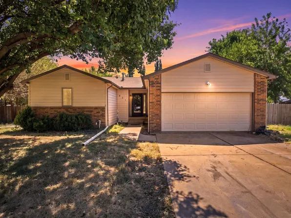 621 E Showalter St, Rose Hill, KS 67133