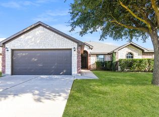 5202 Ambassador Dr, Midlothian, TX 76065