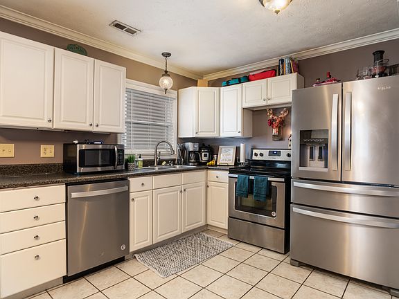 5th image of 2639 Garden Dr