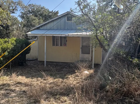 690 Georges, Lakehills, TX 78063