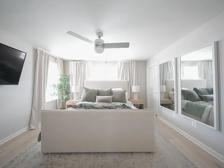 THIRD FLOOR PRIMARY BEDROOM (3/9)