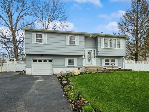 5 E Ricky Lane, Poughkeepsie, NY 12601