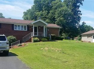 10 Korpar Ln, West Newton, PA
