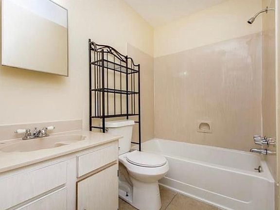 3rd image of 4328 Downs St