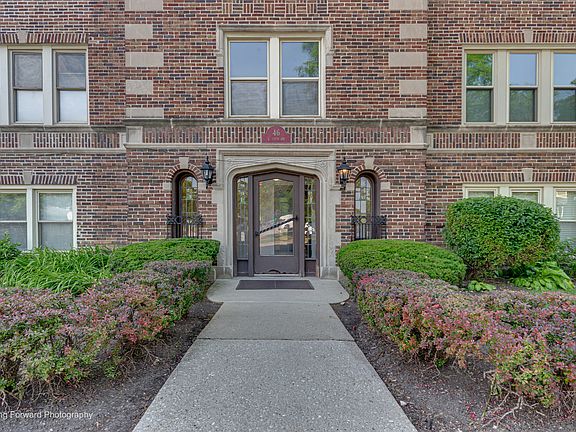 2nd image of 46 6th Ave APT Gj