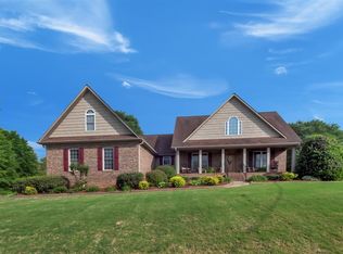 328 Garnet Valley Dr, Inman, SC 29349
