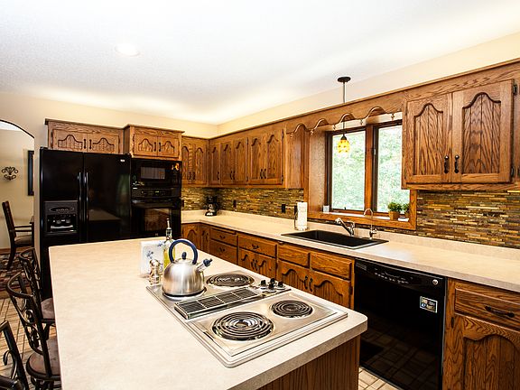 Spacious social kitchen 