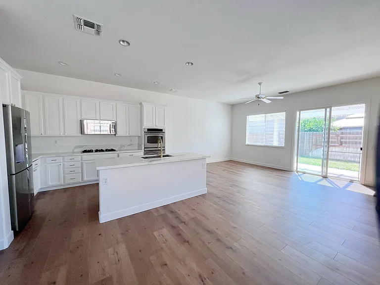 10233 Stathos Dr — Photo 8