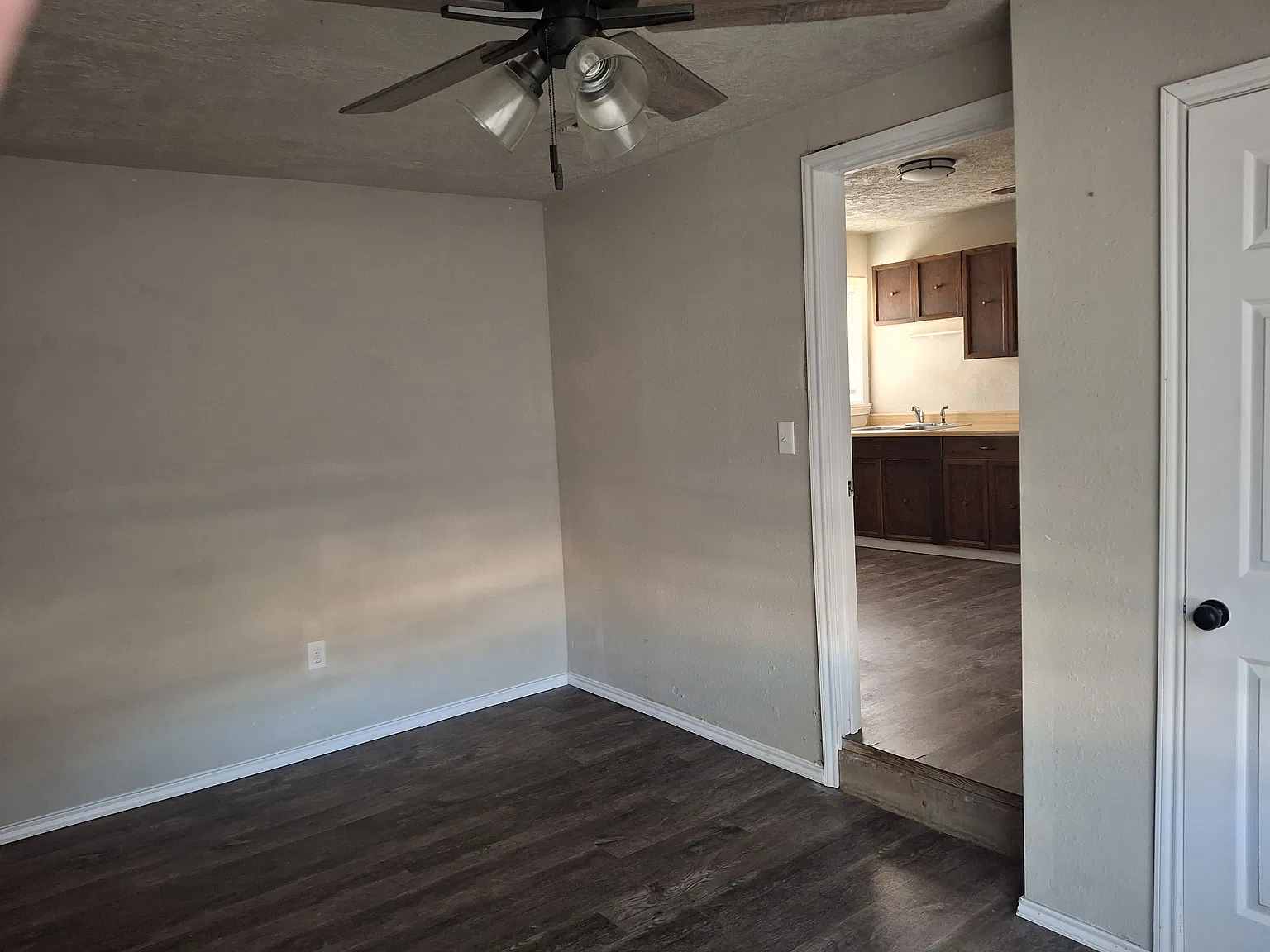 3 bed, 1035 sqft, $1,400 — Photo 3