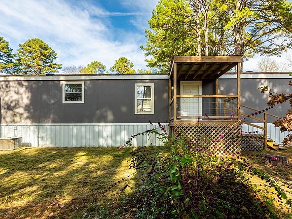 3rd image of 118 Chalet Cir