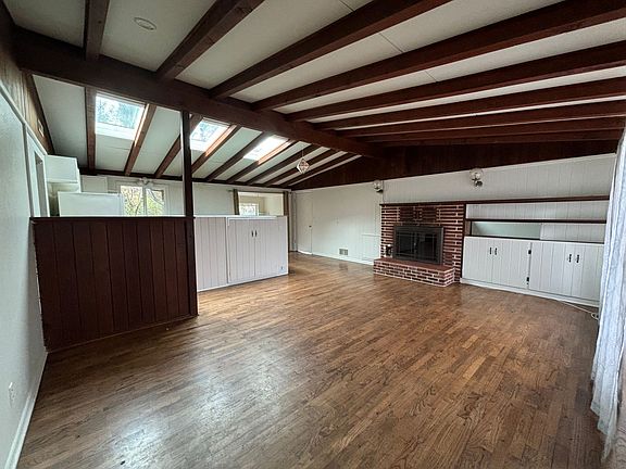 2nd image of 647 Beach St
