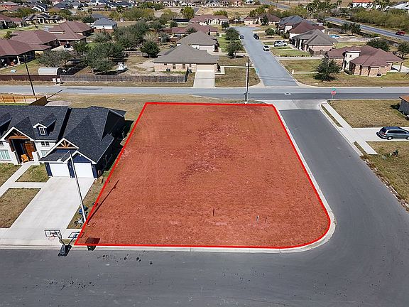4th image of 9808 Height Dr