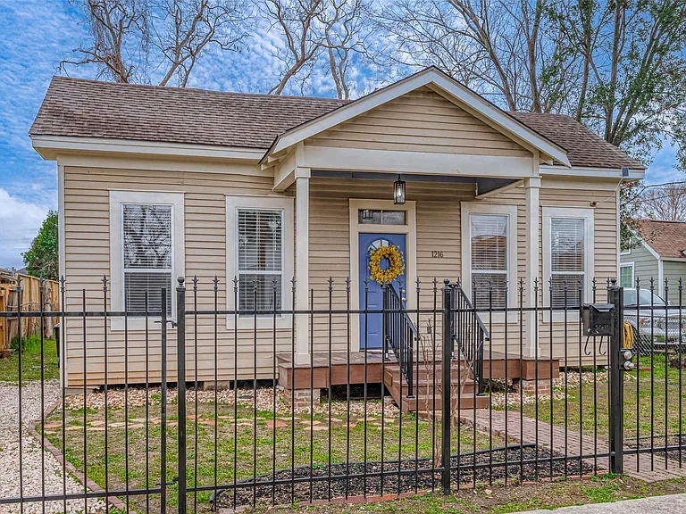 1216 Campbell St — Photo 30