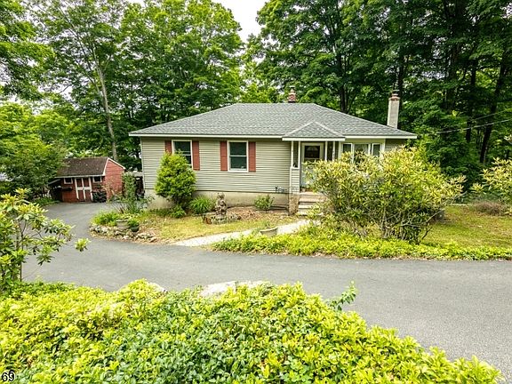 2nd image of 127 Cedar Dr