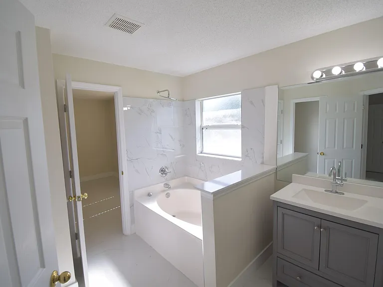 2198 SW Cameo Blvd — Photo 12