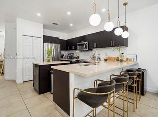 7042 NW 103rd Path, Doral, FL 33178