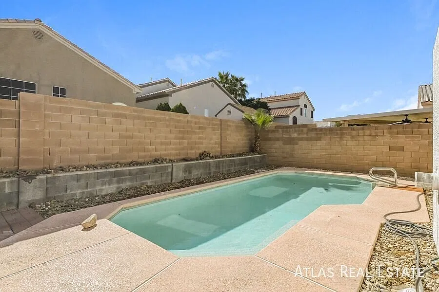 4 BR + Loft with Private Pool, Primary Suite Downstairs, No HOA — Photo 2