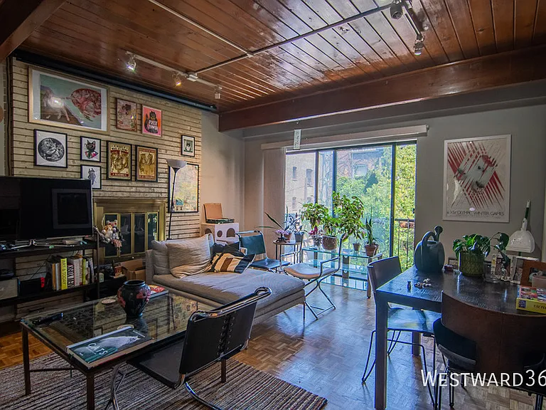 4334 N Clarendon Ave #310 — Photo 2
