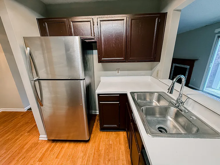 2802 Iron Gate Ln — Photo 3