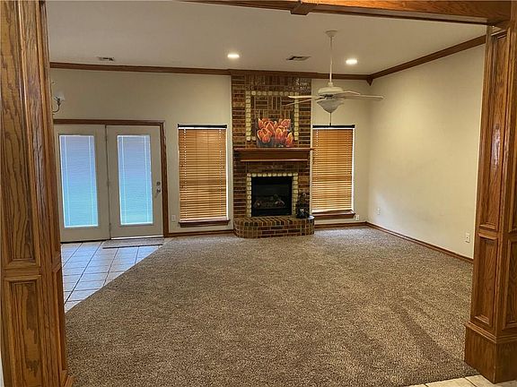 3rd image of 2509 Thomas Dr
