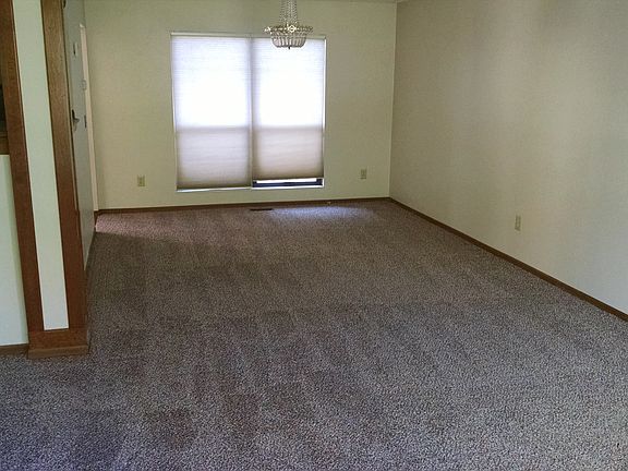 5th image of 3285 Parkbrook Dr