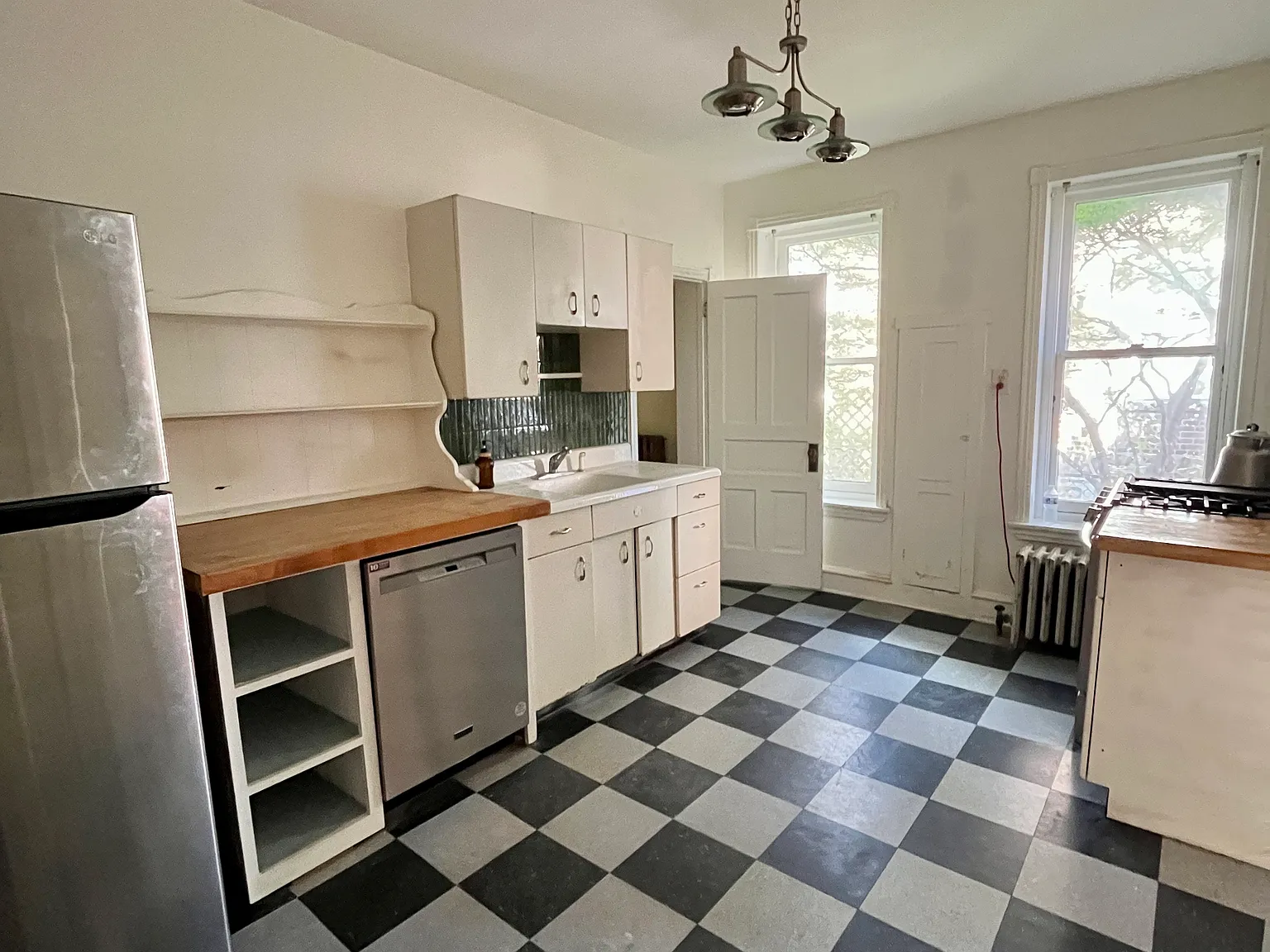 3 bed, 1.5 bath, $2,300 — Photo 3