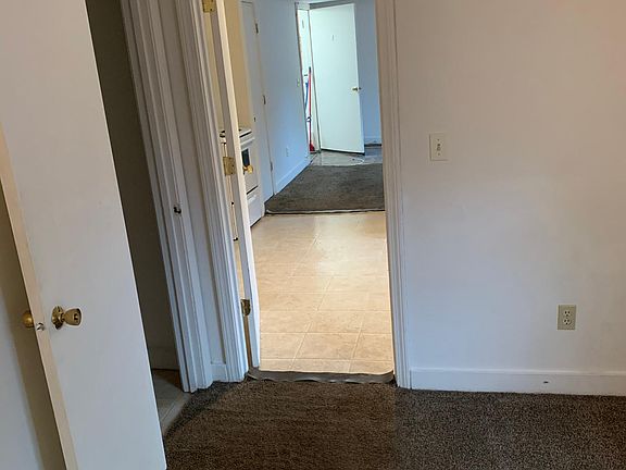3rd image of 14 Hoyt Ln
