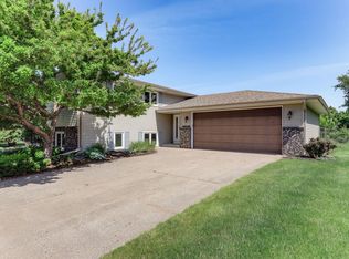 3588 Grenadier Pl N, Oakdale, MN 55128
