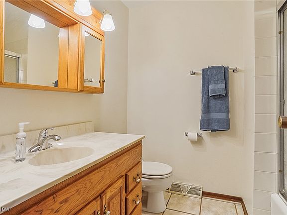 4th image of 318 Smith Dr