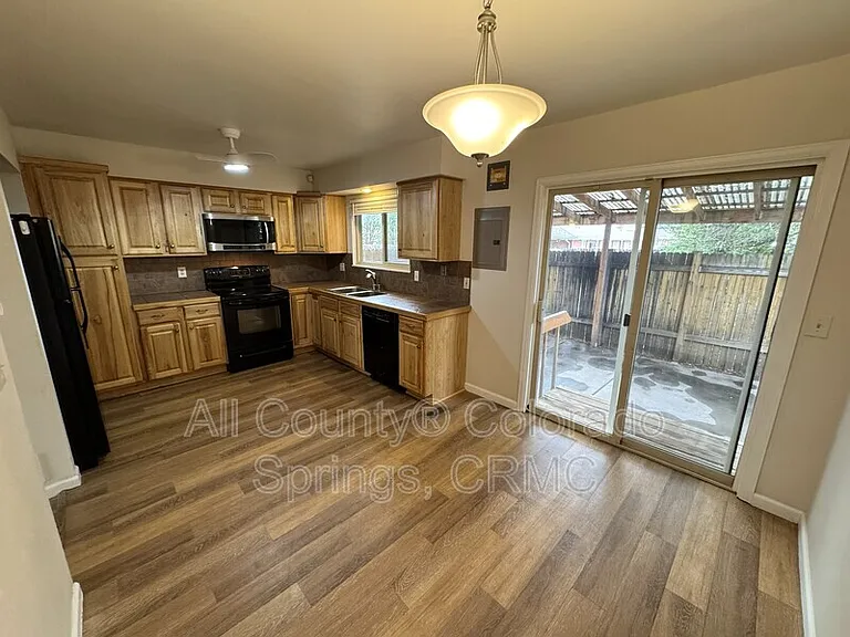 1138 Delaware Dr — Photo 5