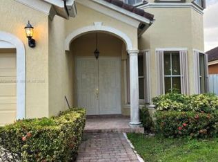 16475 SW 84th Ln, Miami, FL 33193