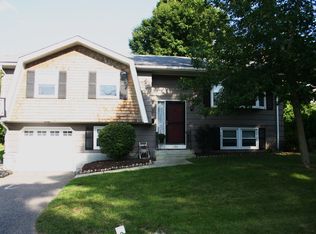 122 Minerva St, Woonsocket, RI 02895