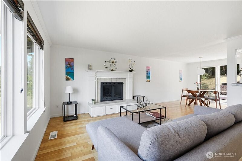 5th image of 3618 Morris Avenue S
