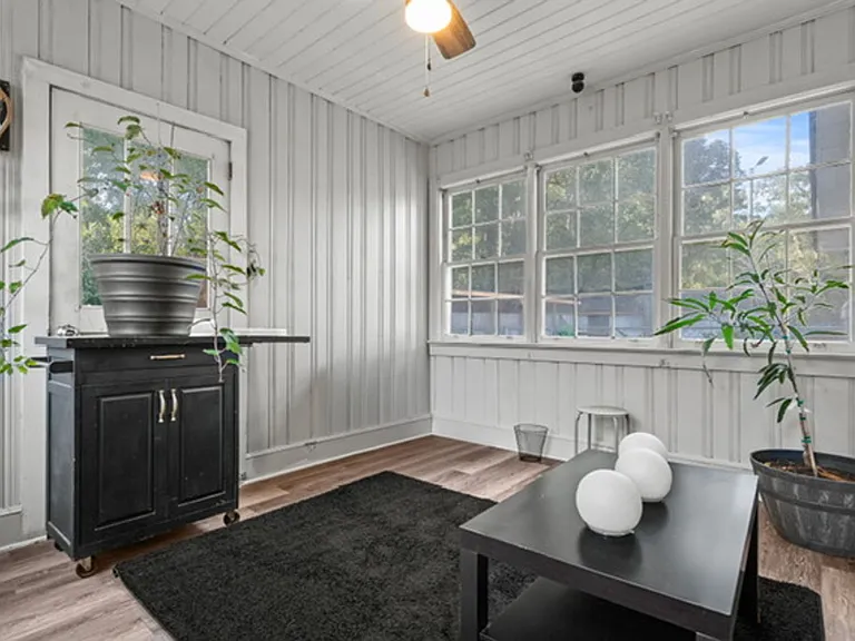 127 Freeman St — Photo 2