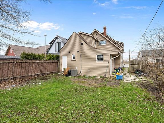 3rd image of 313 Gilmore Rd