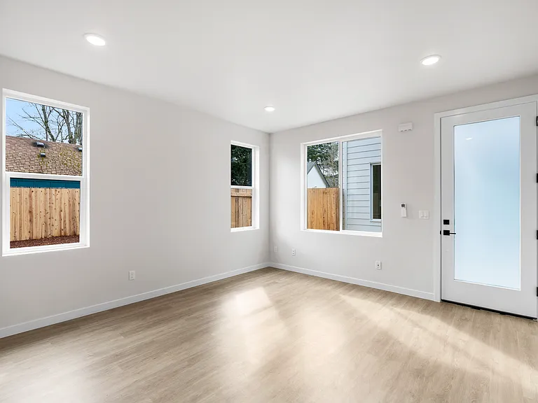 1 Month Free Rent! Brand New 2bd/1.5bath Townhome Mt. Scott-Arleta Gem! — Photo 13