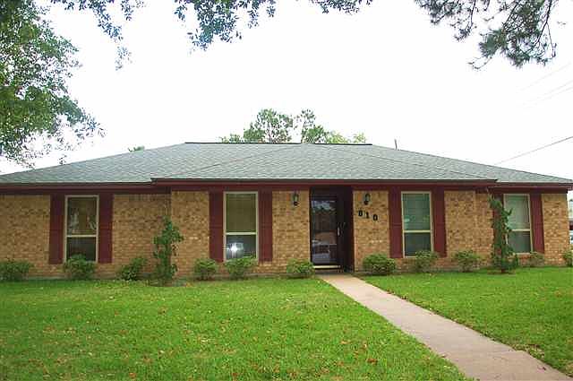 1st image of 810 Shakespeare Dr