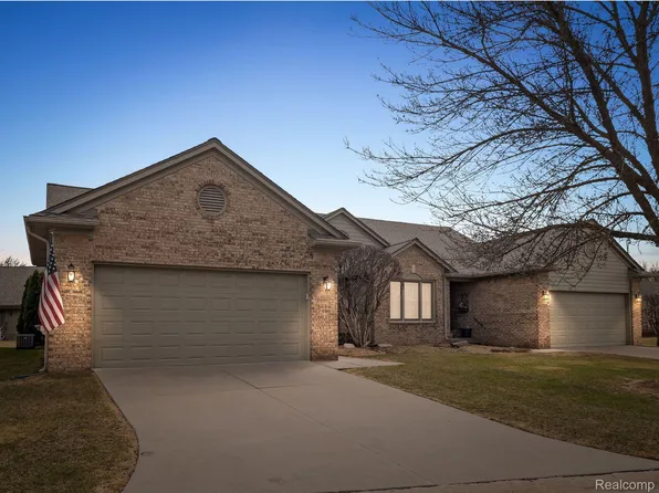 4466 Wisteria Ct, Warren, MI 48092