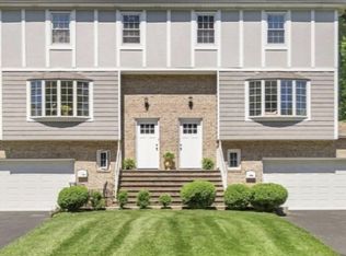 89 Forsythia Ln, Paramus, NJ 07652