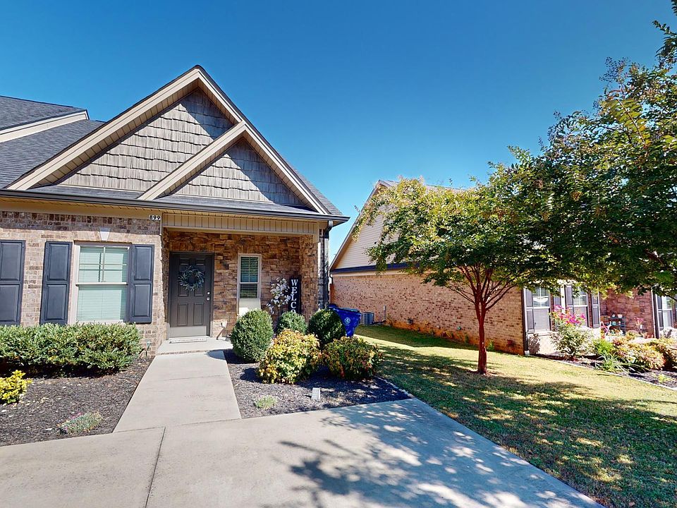 1st image of 899 Linda Dr SE