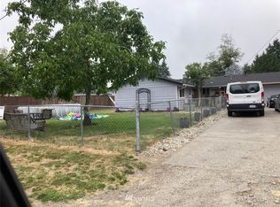 925 Johns Rd E, Tacoma, WA 98445