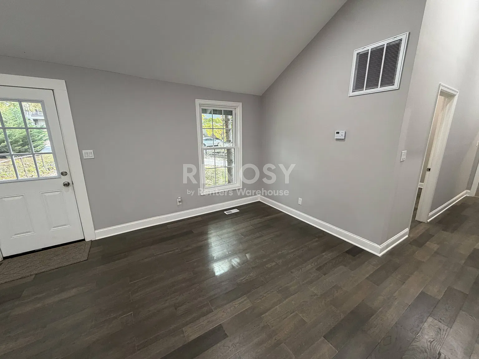 3 Bed / 2 Bath SFH — Photo 4