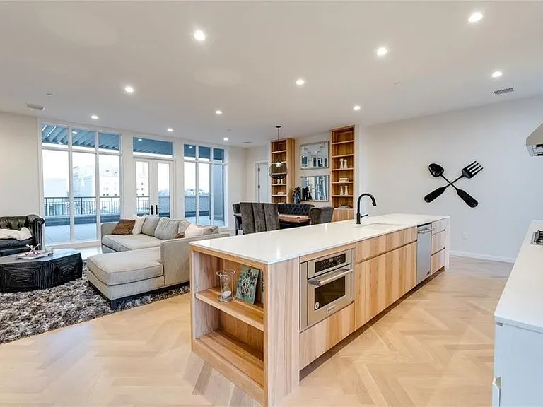 701 N Hudson Ave #500 — Photo 2