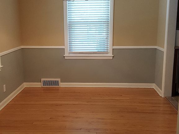 4th image of 25389 Pembroke Ave
