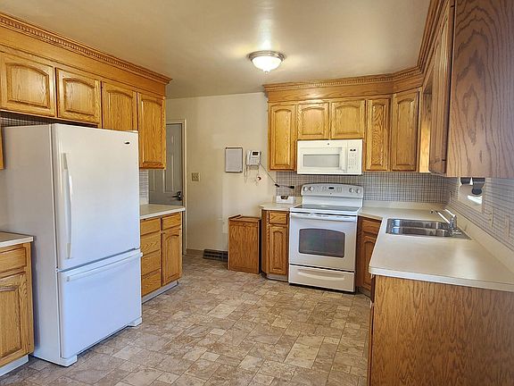 3rd image of 928 4th Ave E