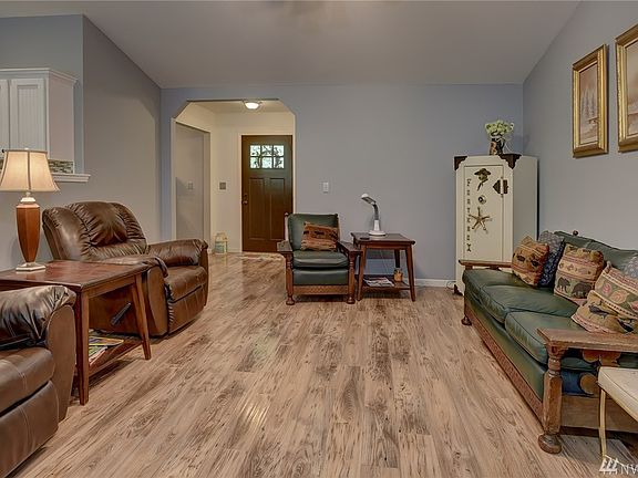 3rd image of 4798 Blackberry Hill Ln SE