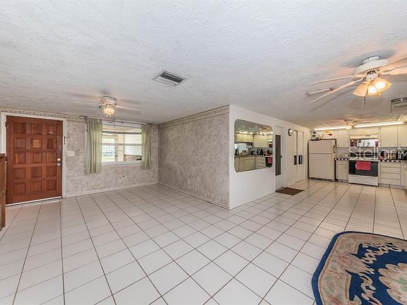 4th image of 2635 Almond Dr